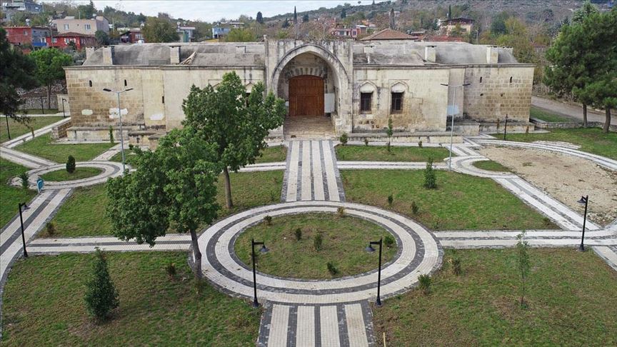 Kurtkulağı Kervansarayı